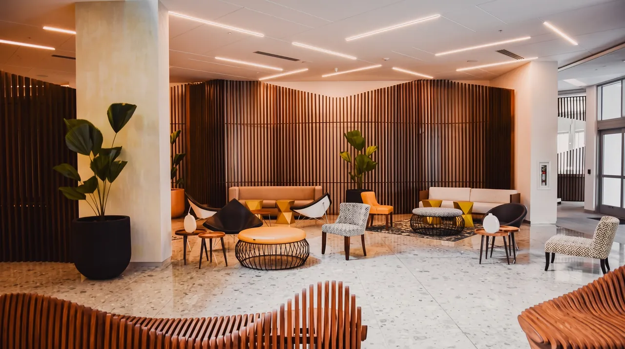 Salon lounge d’un hôtel design, conciergerie EliTravel Signature